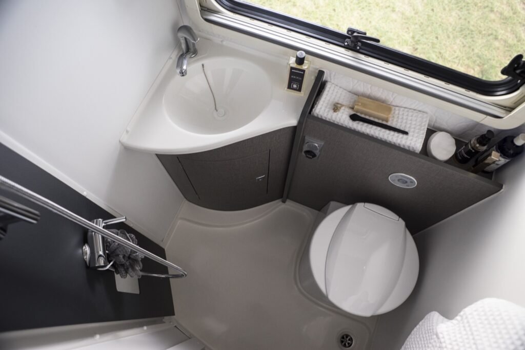 TOILET COMPARTMENT